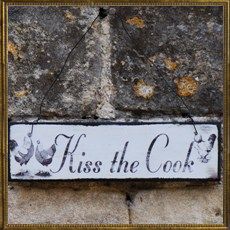 Wooden sign - Kiss the Cook - OFFER
