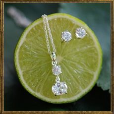 Classic Diamond necklace & earring set